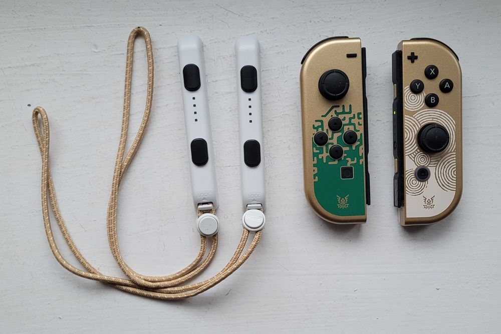The legend of Zelda tears of the Kingdom  - joy-con  y