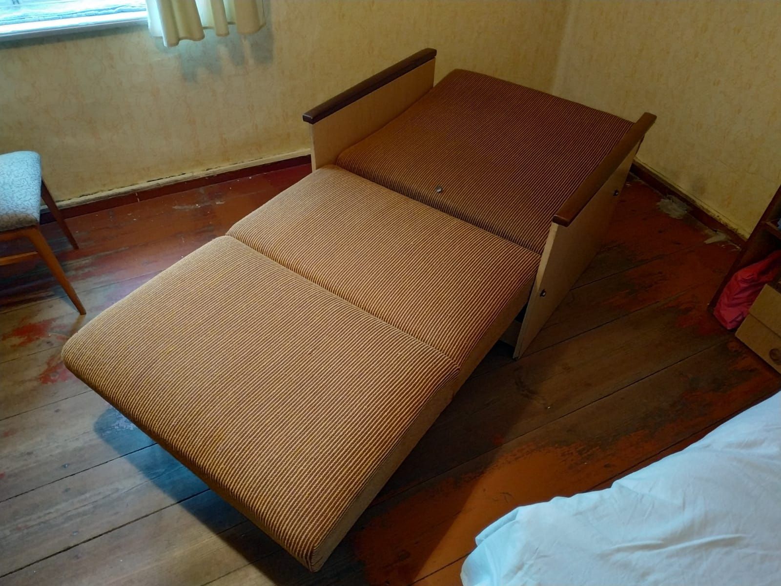 Fotel jednoosobowy rozkładany z funkcją spania PRL vintage