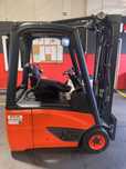 Linde [2015] Wózek widłowy elektryczny Linde E14 1,4t  przesuw triplex