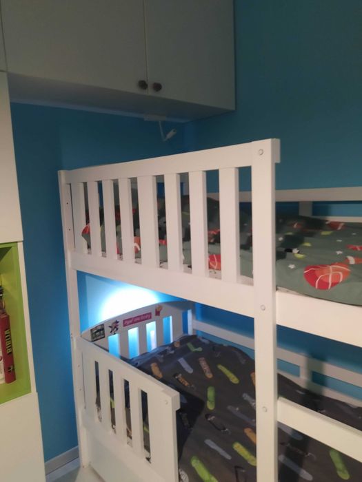 łóżko dwupiętrowe