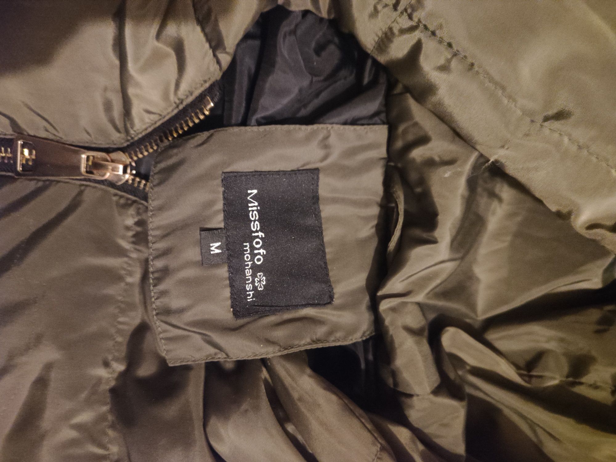 Zimowa kurtka w kolorze khaki