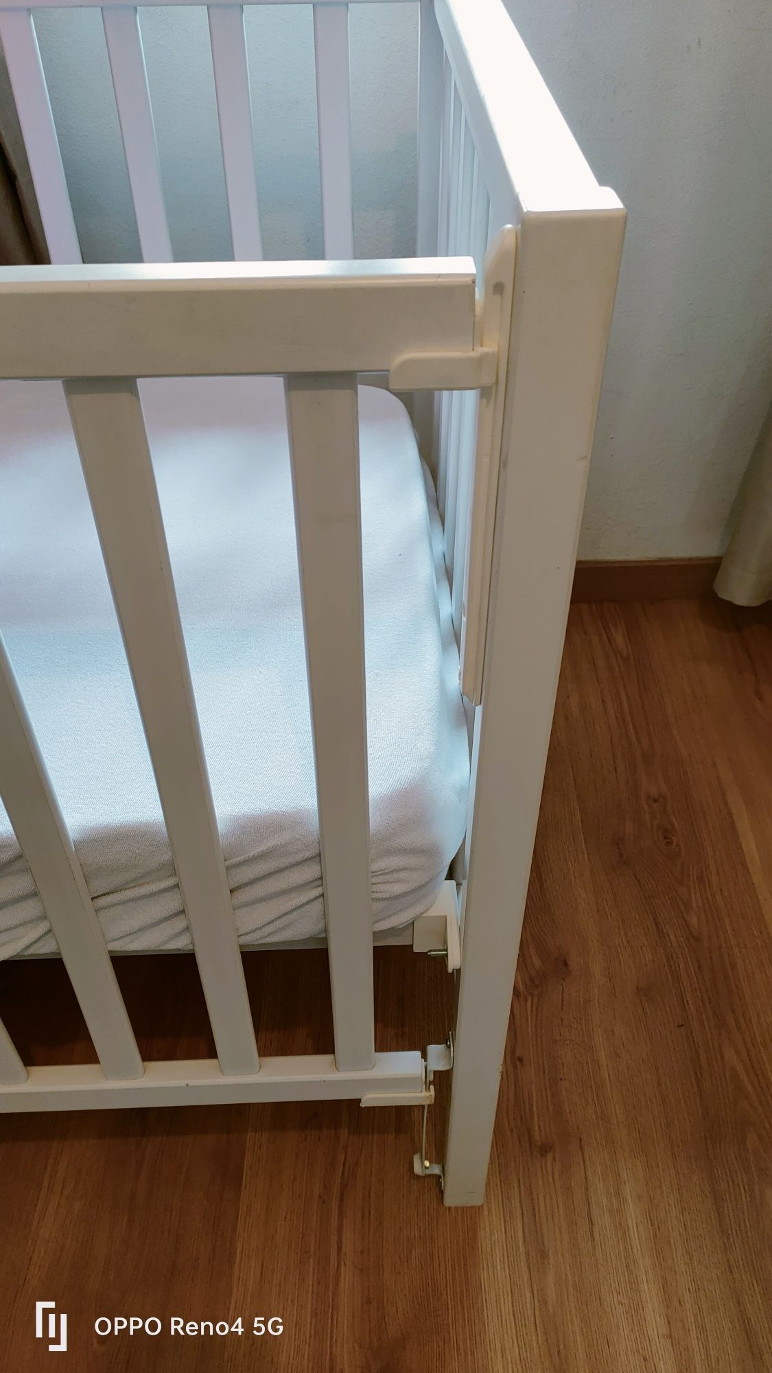 Cama branca para bebê