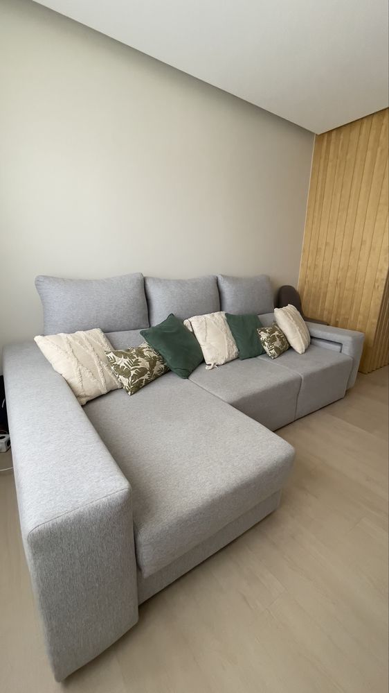 Sofá cama com chaise longue
