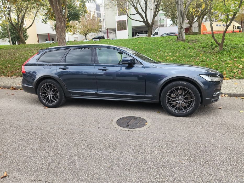 Volvo V90 Cross Country D5