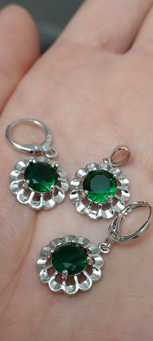 Srebrny komplet biżuterii zielone oczko