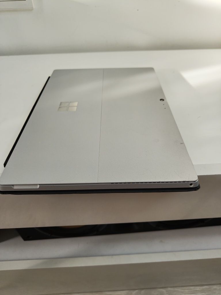 Планшет microsoft surface pro 4/i5 6300u/8 ГБ/SSD 256 ГБ/2К