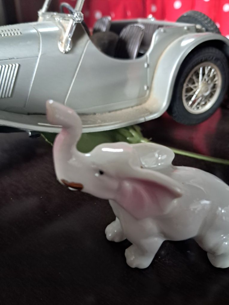 Elefantezinho em porcelana
