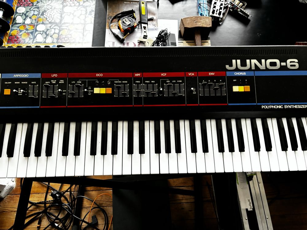 Sintetizador analógico Roland Juno 6