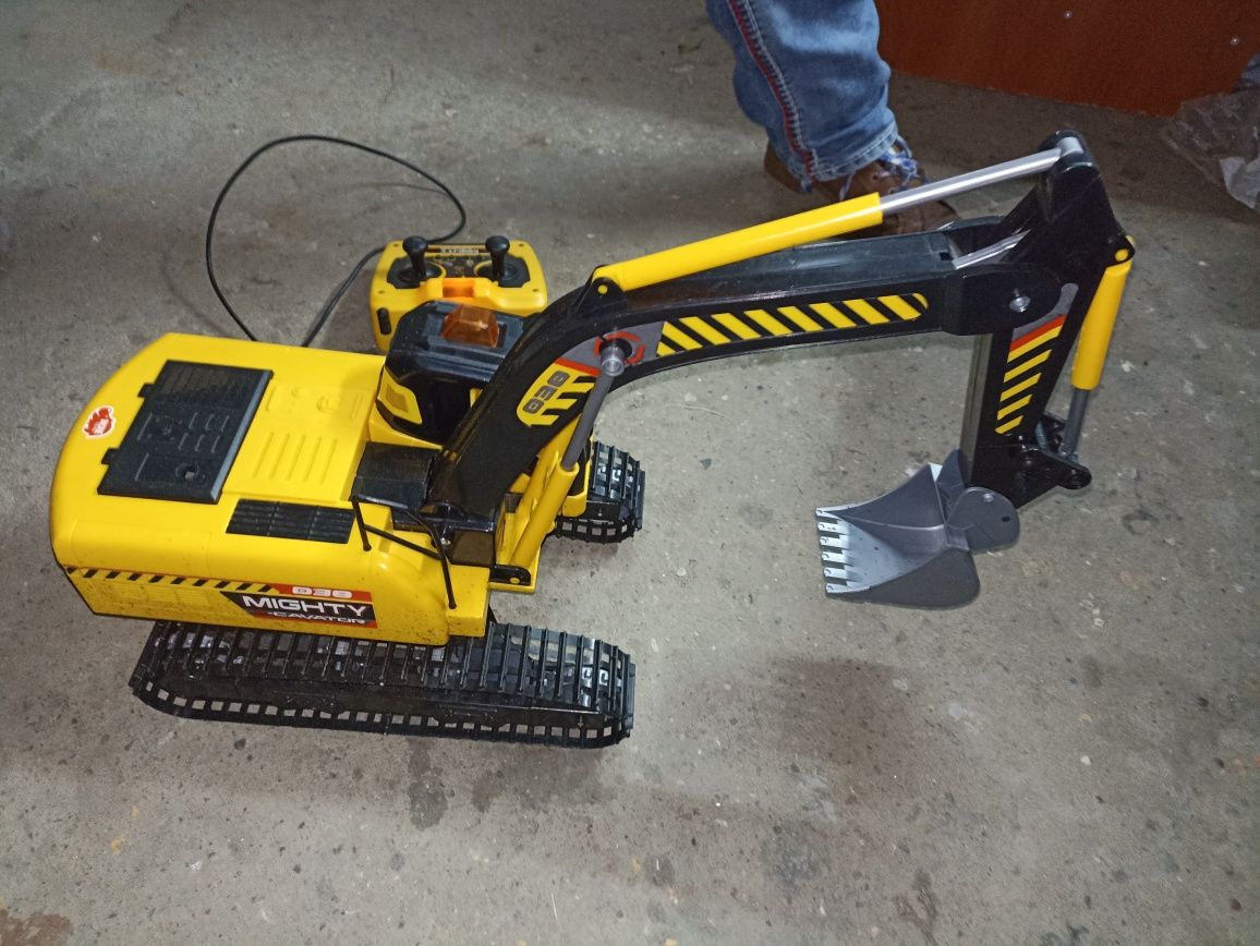 Zabawkowa zdalnie sterowana kablowo koparka D18-50 Mighty X-Cavtor