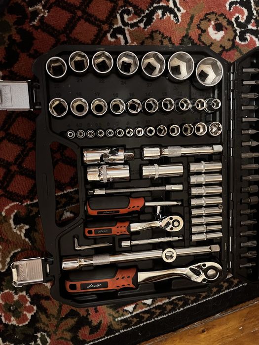 Набір інструментів на 112 одиниць Dnipro M