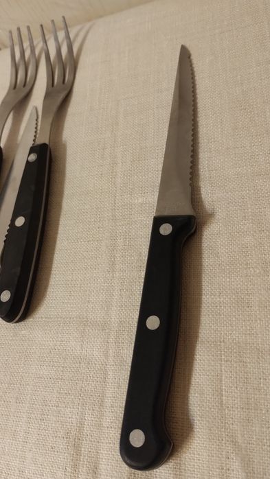 Zestaw sztućców do steków 12 elementów.