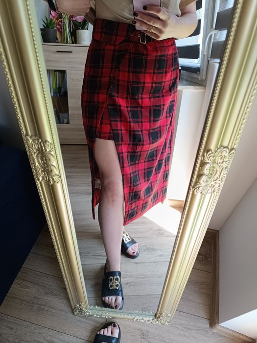 Czerwona spódnica w kratę Mohito