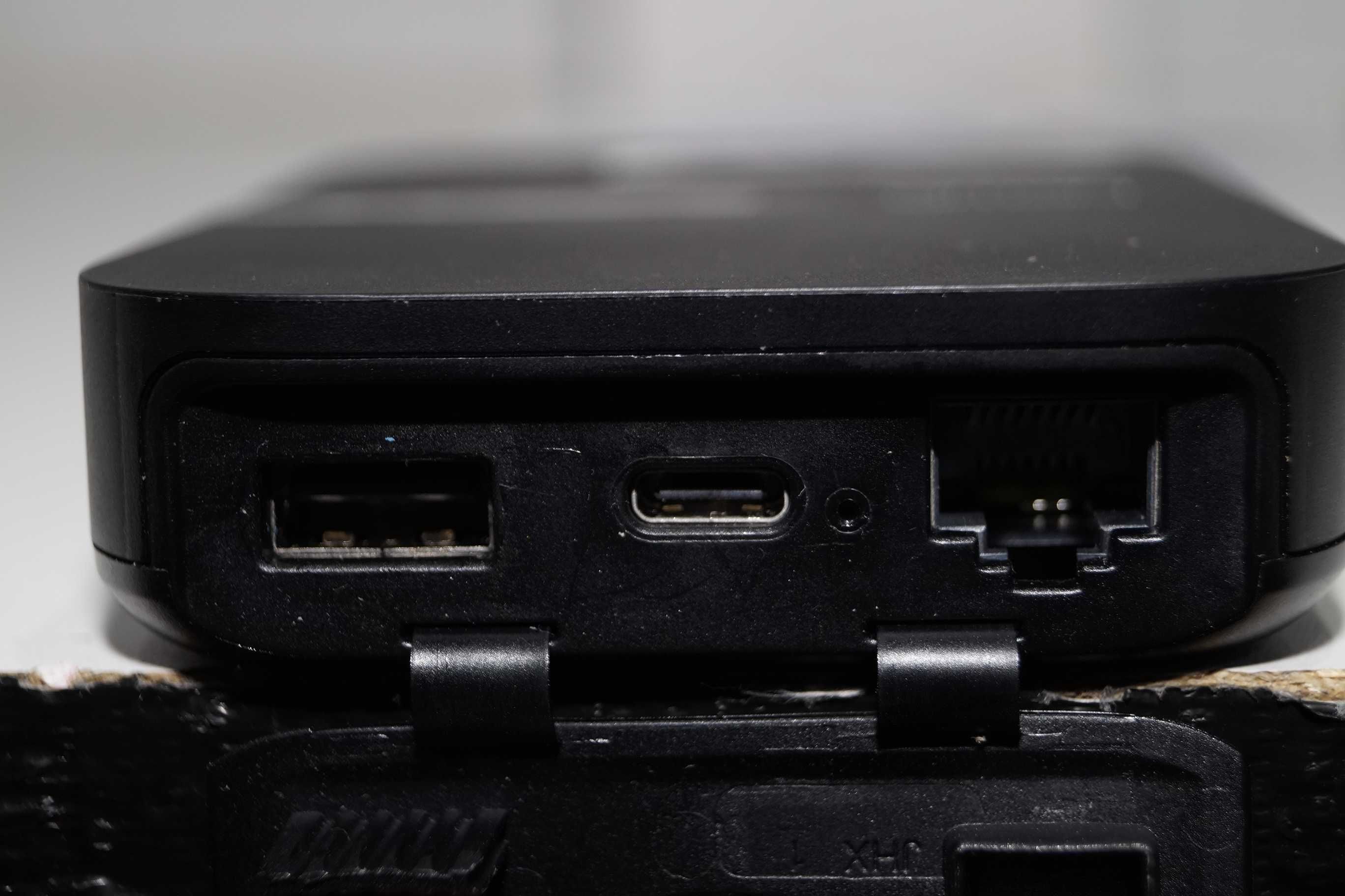 Filehub przenośny router podróżny SD USB NewQ B3 WiFi