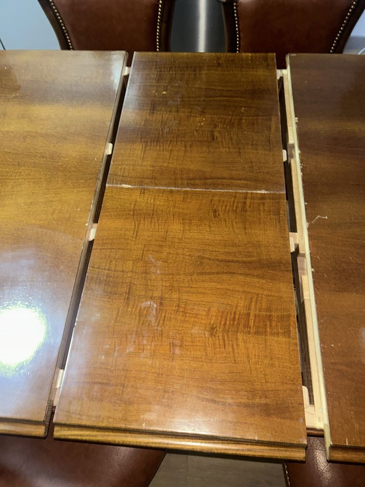 Mesa extencivel com 8 (oito) cadeiras de conjunto