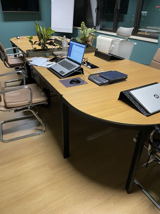 Mesa de reuniões escritório Bekant IKEA