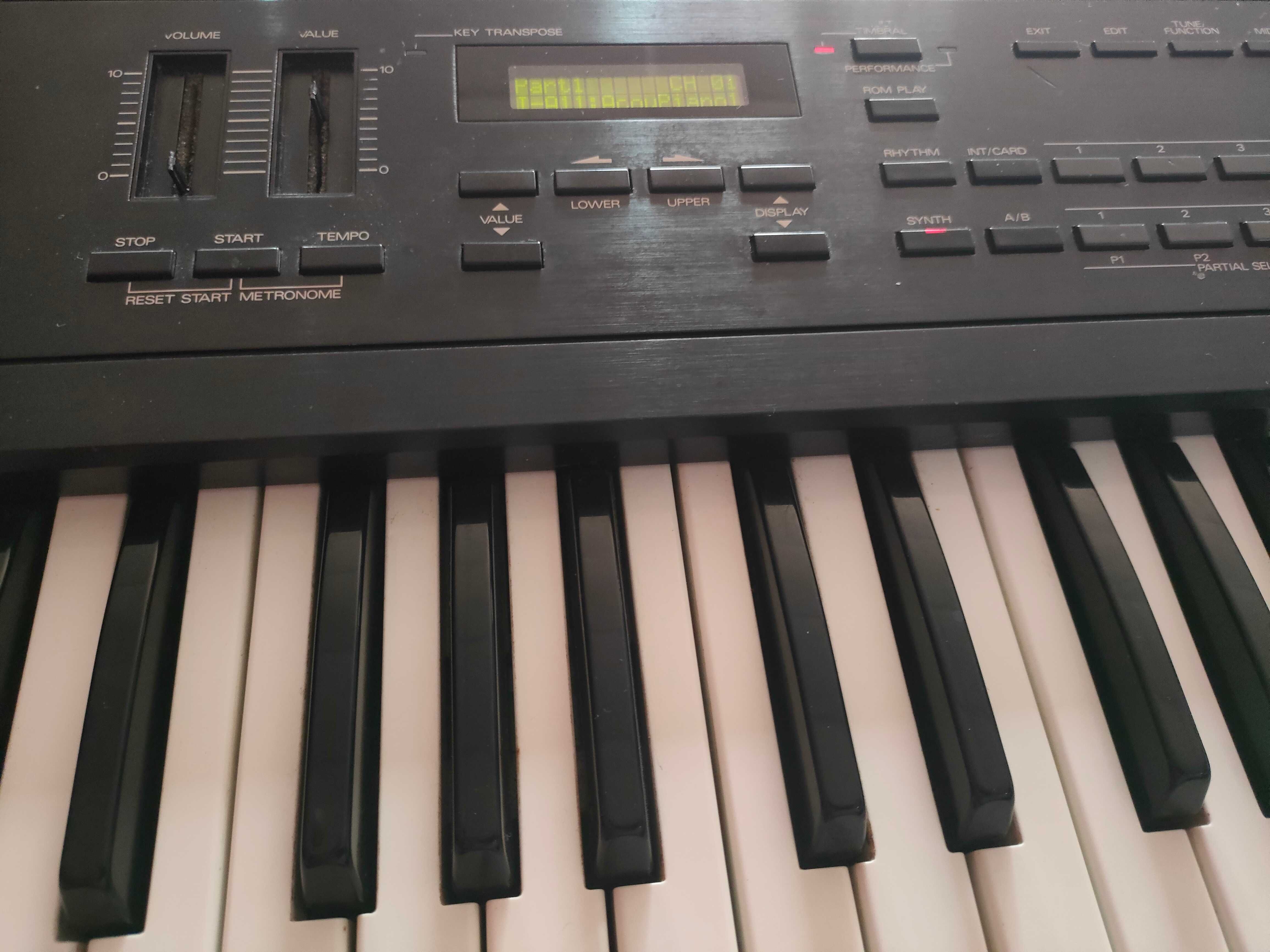 Продам синтезатор Roland D 10