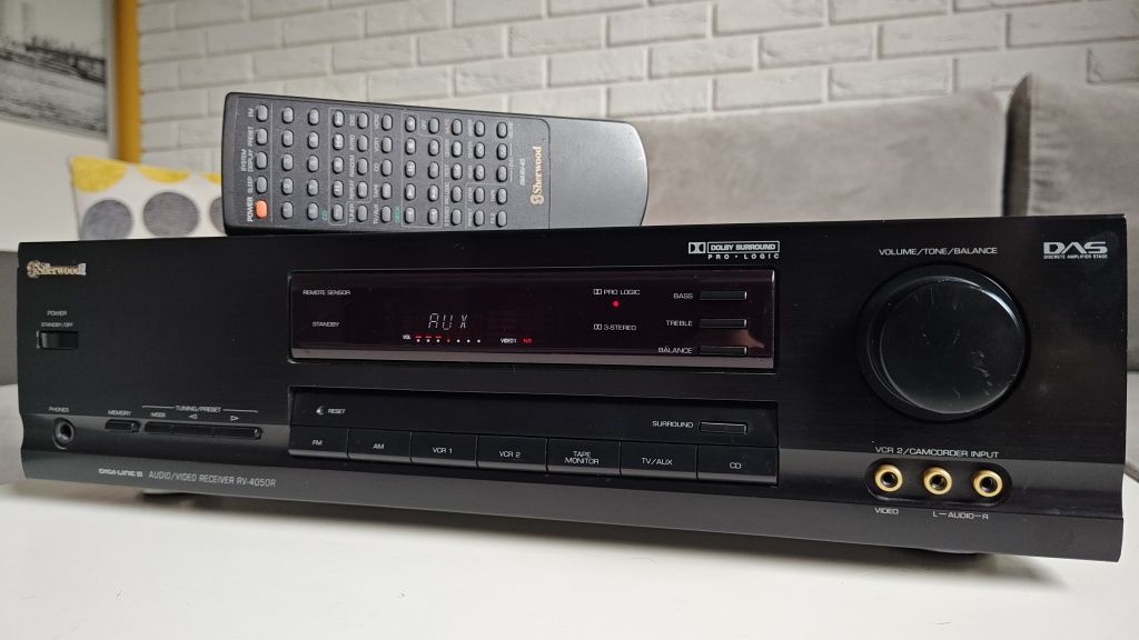 Sherwood  RV-4050R amplituner AV, Dolby Pro-Logic. Pilot.