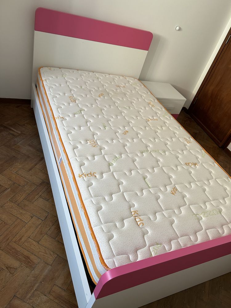 Cama solteiro rosa modelo Play