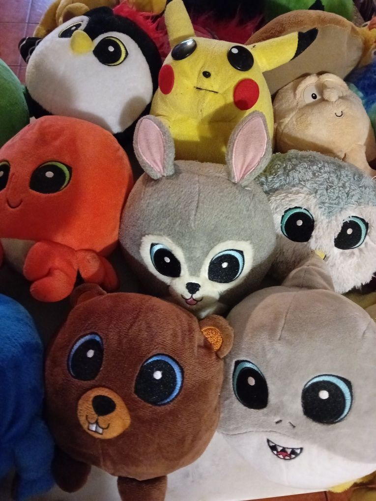 Conjunto de 35 Peluches Diversos