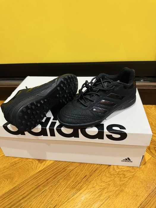 Кросівки сороконіжки Adidas на резинках розмір 30,5