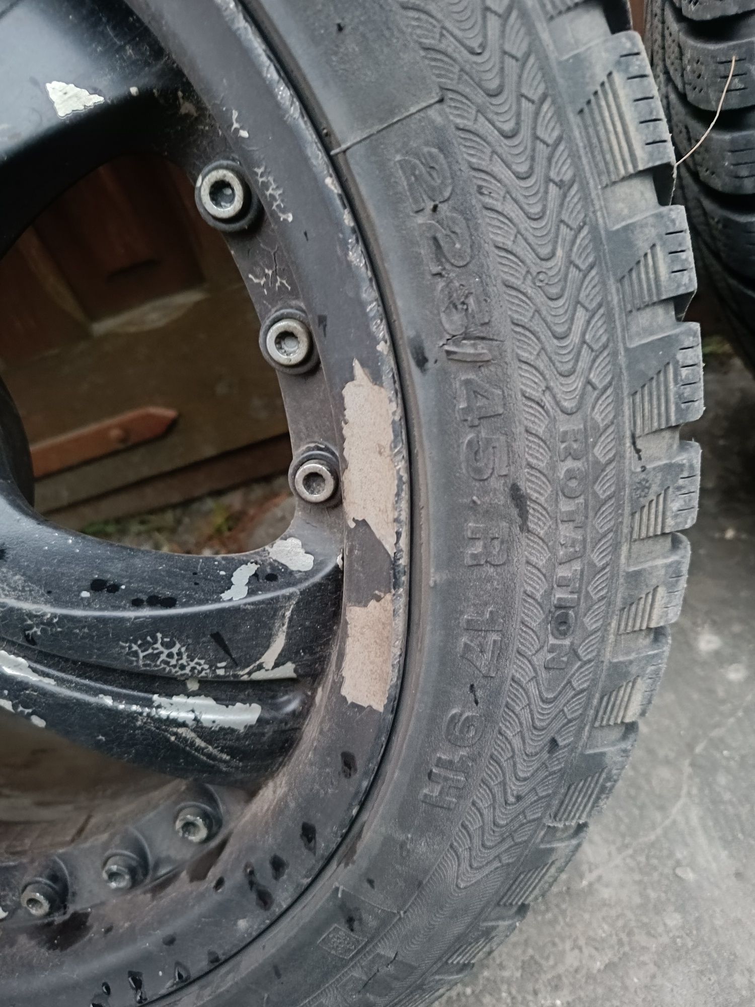 Opony zimowe 225/45 R. 17 Roztaw śrub 5 /100