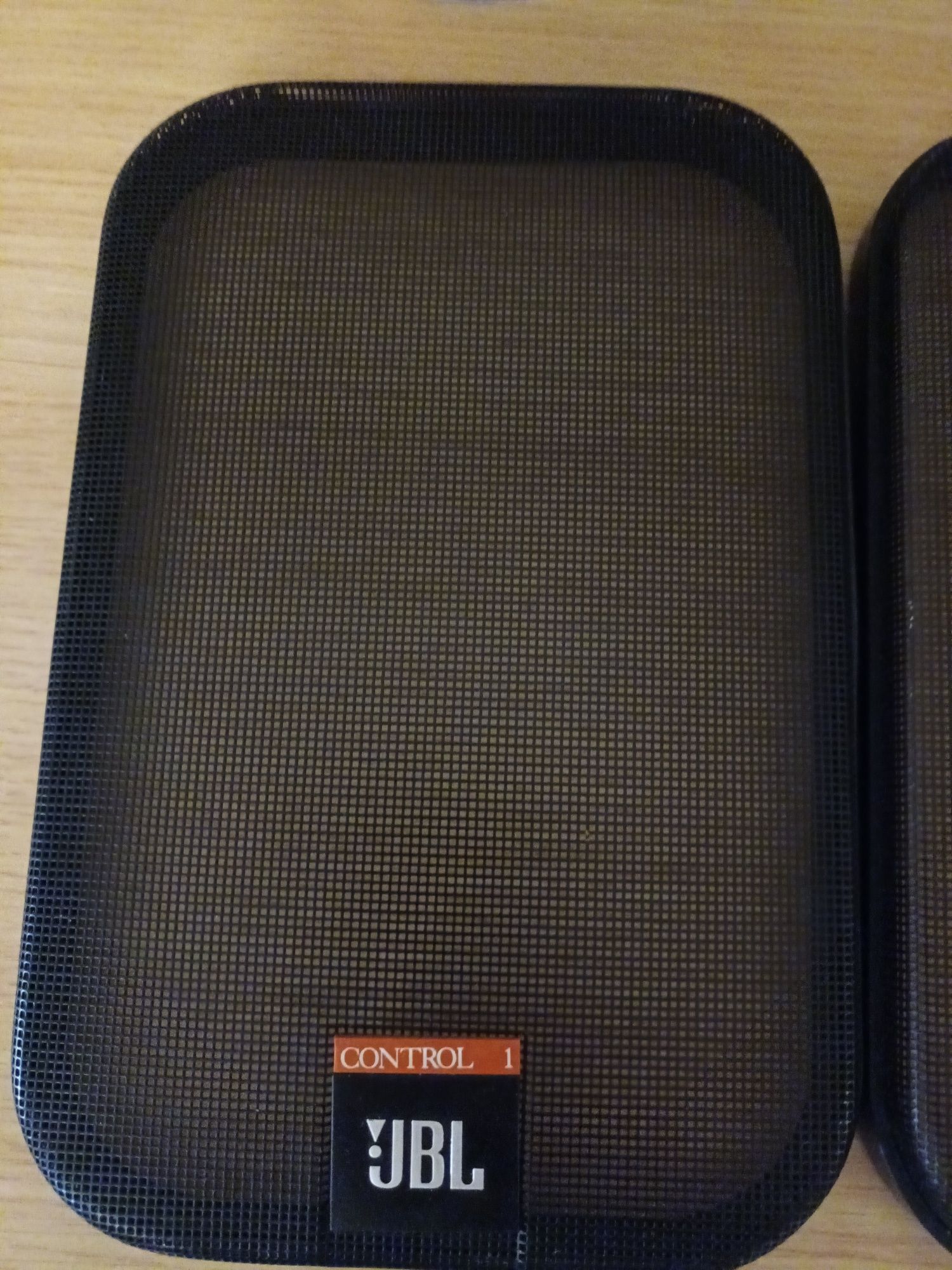 Capas colunas JBl control 1
