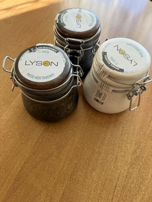 Eleganckie, dekoracyjne słoiczki z miodów