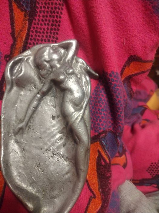 Stara popielniczka z cyny