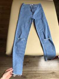 Jeansowe spodnie z dziurami
