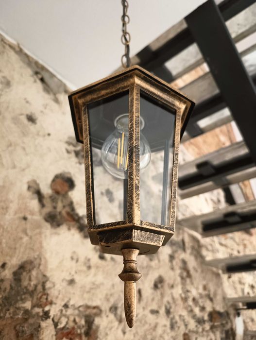 Wisząca lampa na zewnątrz
