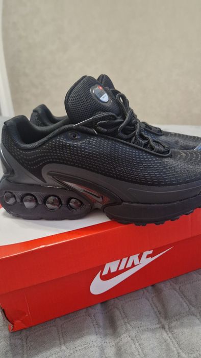 Кросівки Nike Air. Max DN
Na
Nike Air Max DN “All Night” - це стильні