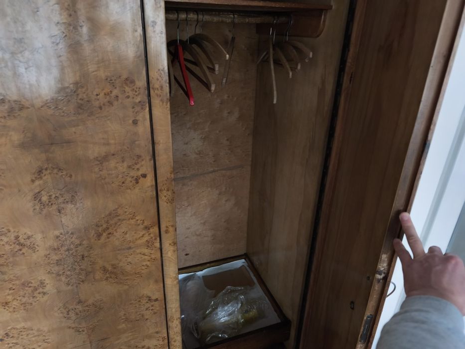 Stara szafa na ubrania