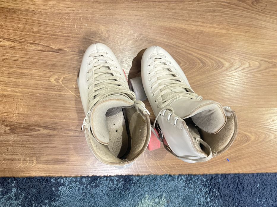 Patins  edea 230 bom estado rodas e regulementos com pouco uso