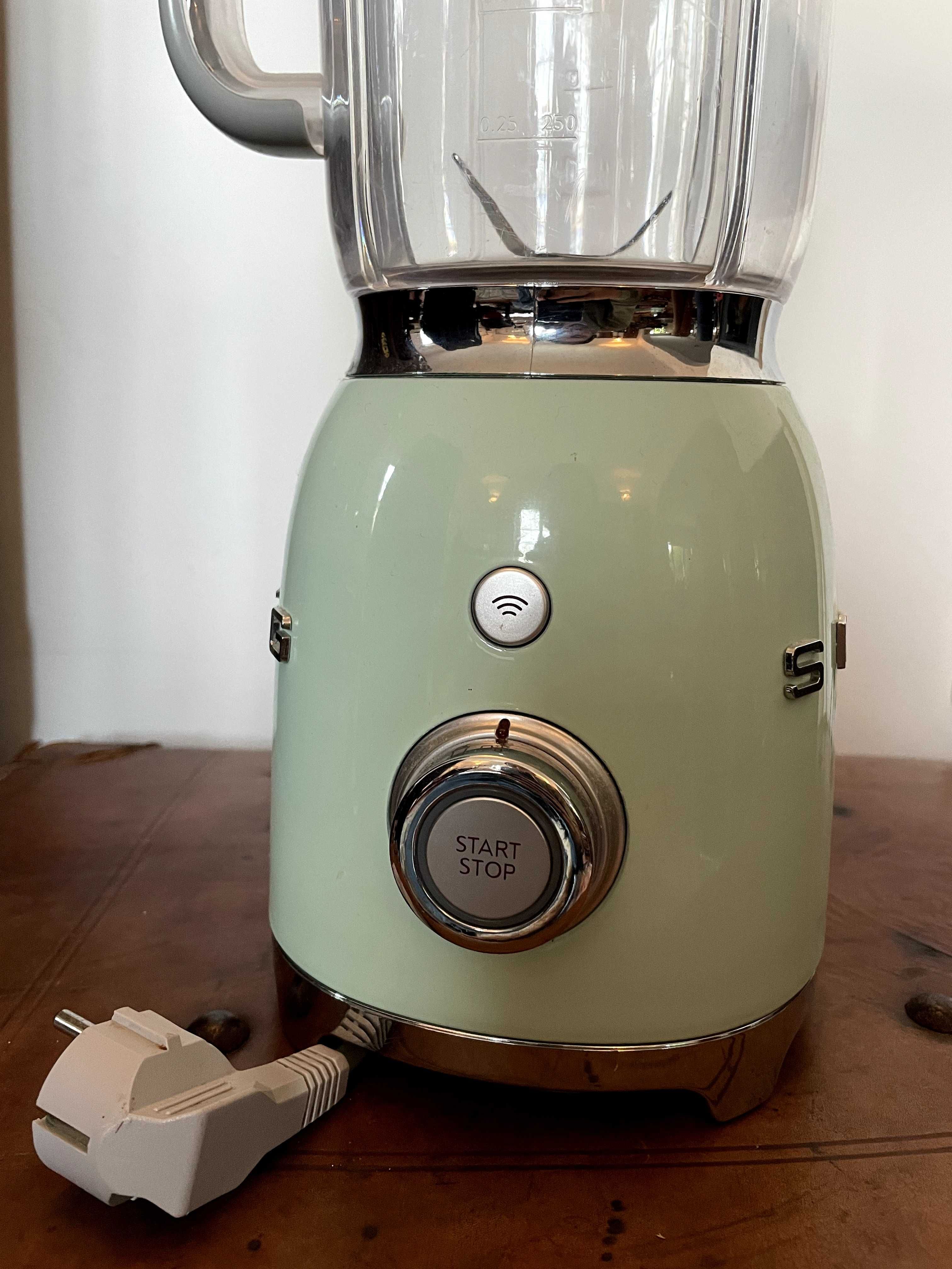 Liquidificador SMEG 1.5L, Verde água