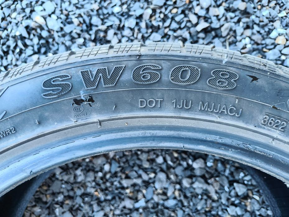 Opony zimowe 235/45 R19 SW 608 Goodride Snowmaster