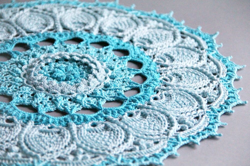 Салфетка рельефная крючком Persephone