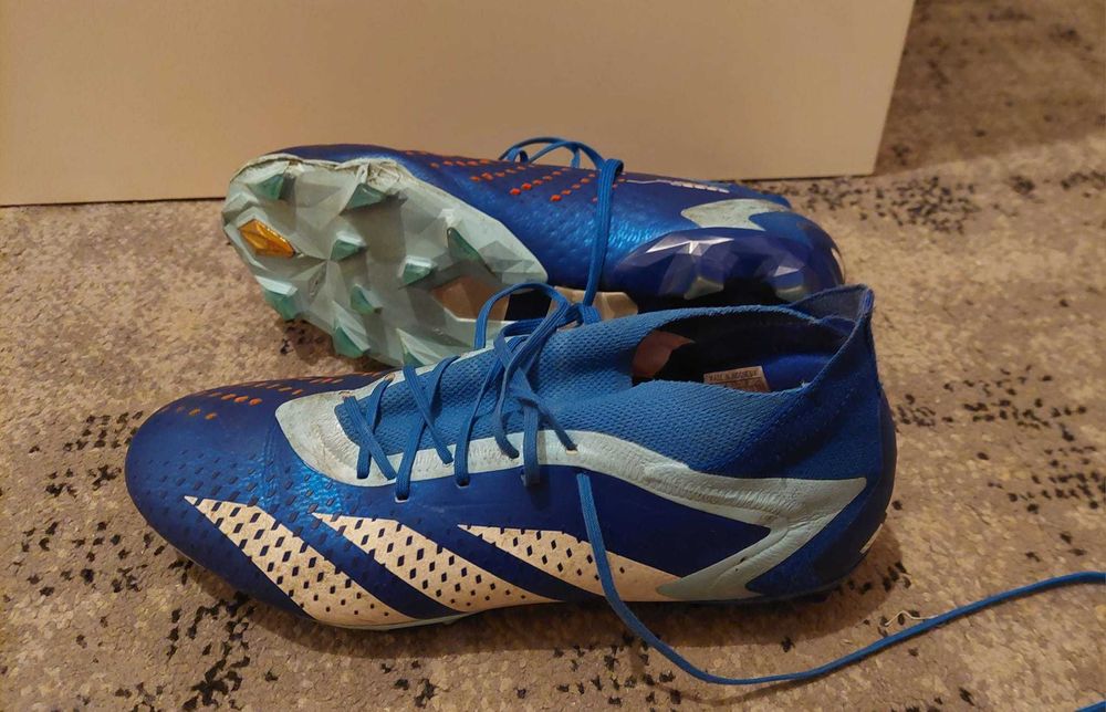 Chuteiras Adidas, tamanho 42 2/3