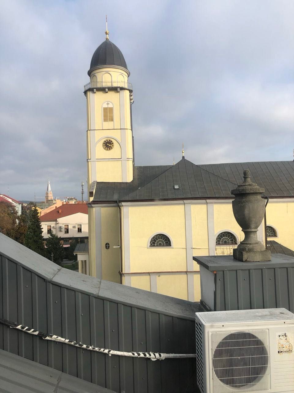 Дворівневе помешкання з терасою в центрі Мукачево