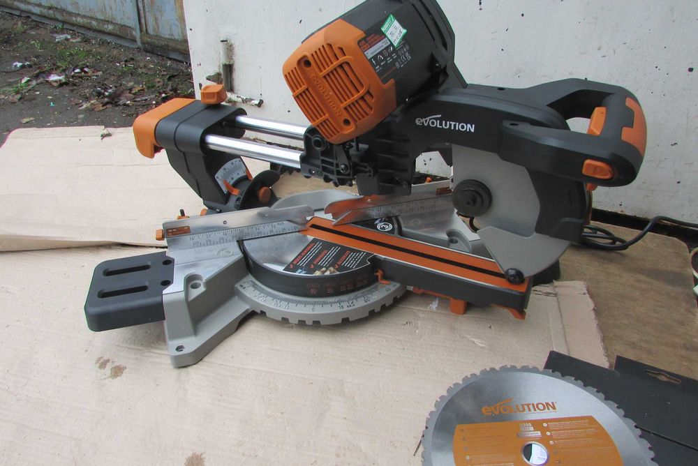 Пила торцовочна, ремінна торцовка з протяжкой EVOLUTION R255SMS-DB Анг