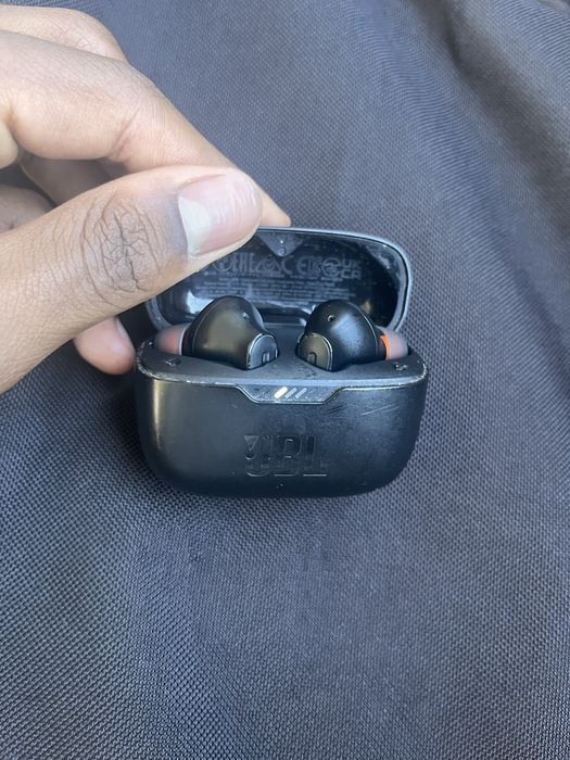 Fones JBL 230NC TWS