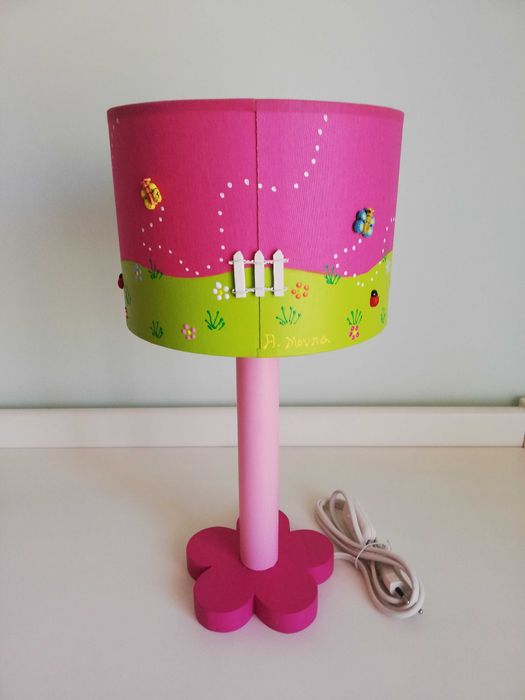 Candeeiro e Caixa para guardar fraldas com o nome Madalena