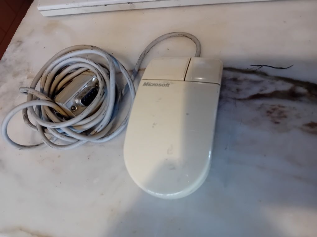 Conjunto de Teclado e Rato Antigos
