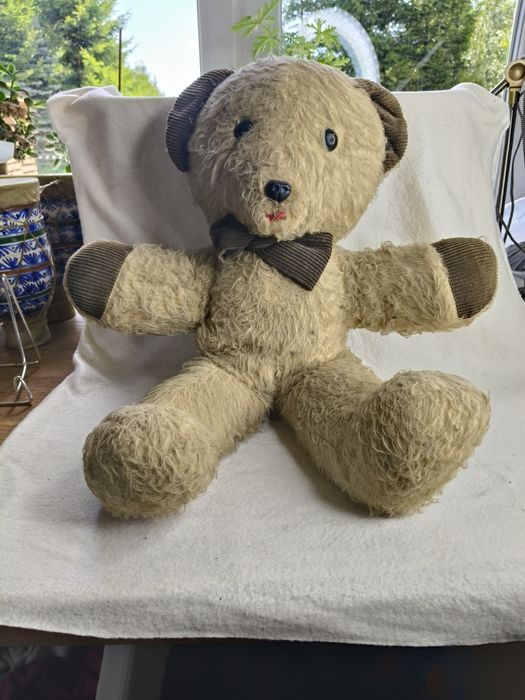 Stary pluszowy miś z okresu PRL