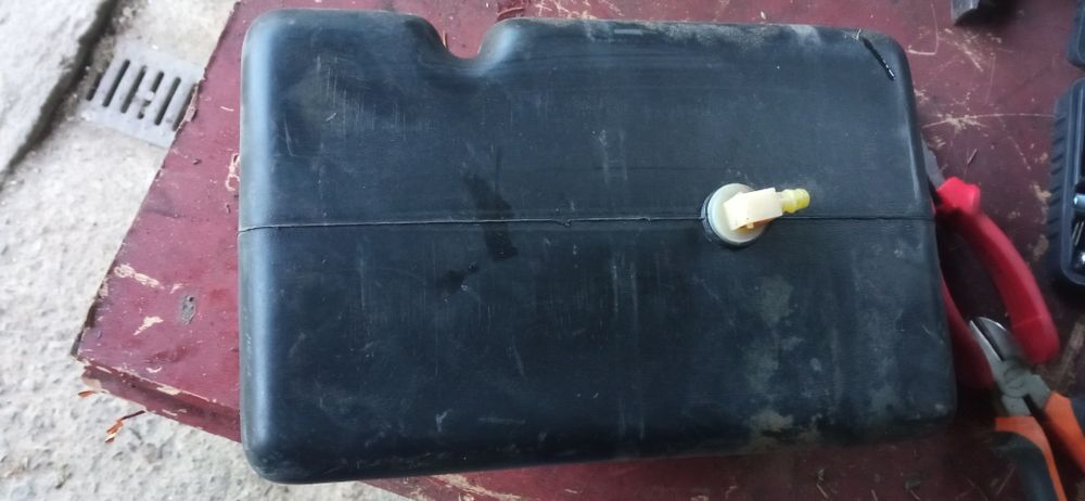 Traktorek kosiarka zbiornik paliwa