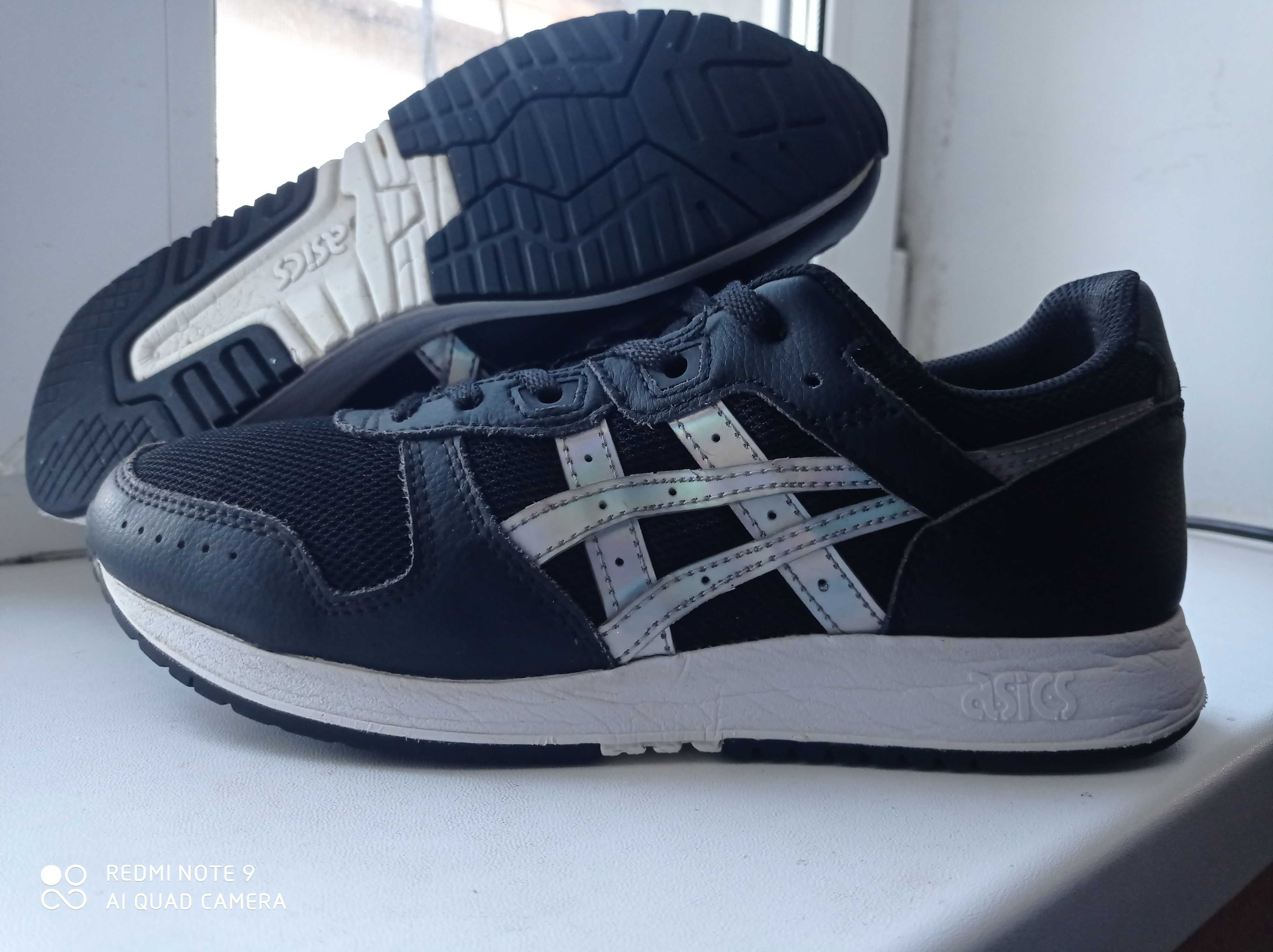 кроссовки  Asics   р - 39