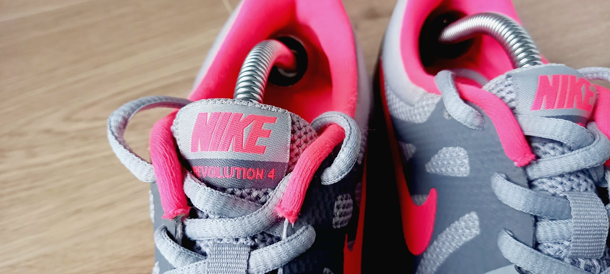 Nike Revolution 4, damskie obuwie sportowe, roz. 38