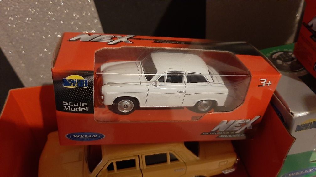 Modele samochodów z PRL fiat 125p 126p trabant ogórek syrena żuk nysa