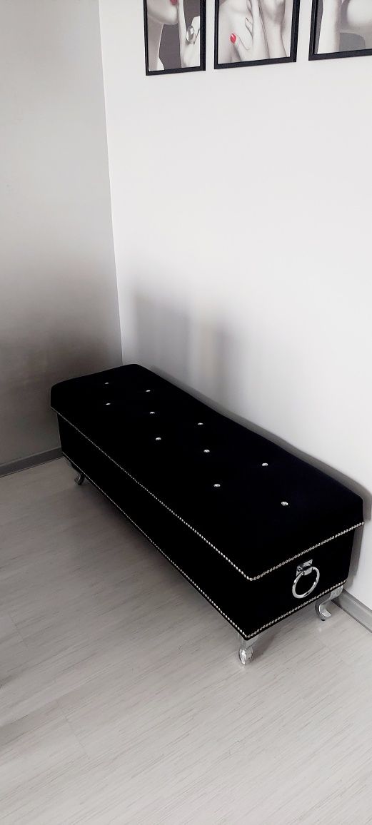 Czarna pufa glamur schowek kołatka kryształy. 120x40