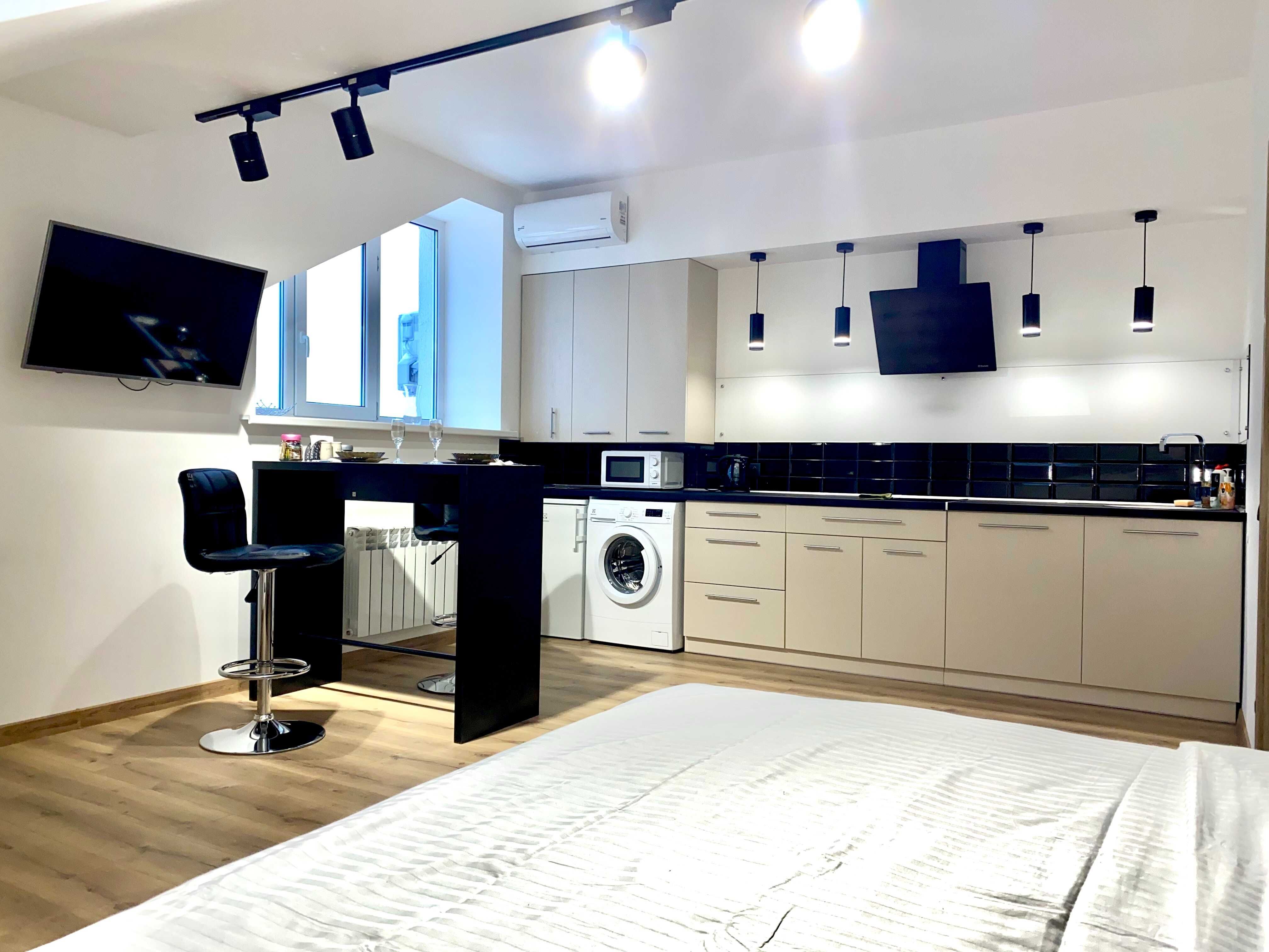 ApartPoltava МАНСАРДА з виходом на дах Подобово ЦЕНТР, СВІТЛО ЗАВЖДИ