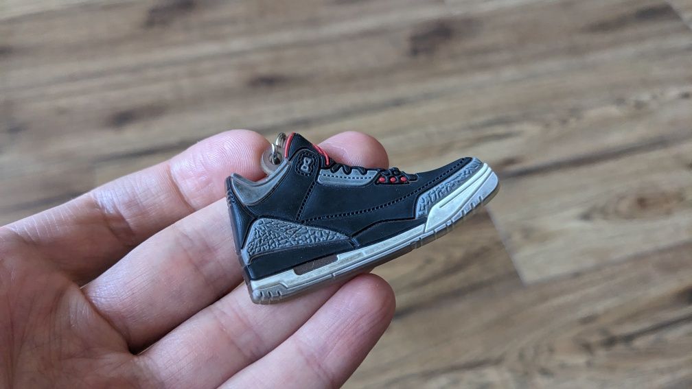 Brylok, bryloczek Keychain Air Jordan III